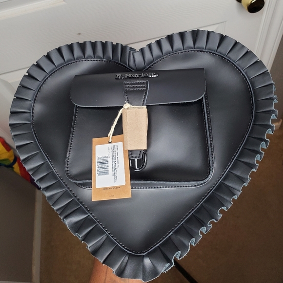 Rare Dr. Martens Heart Shaped Ruffle Leather bag - Picture 5 of 11